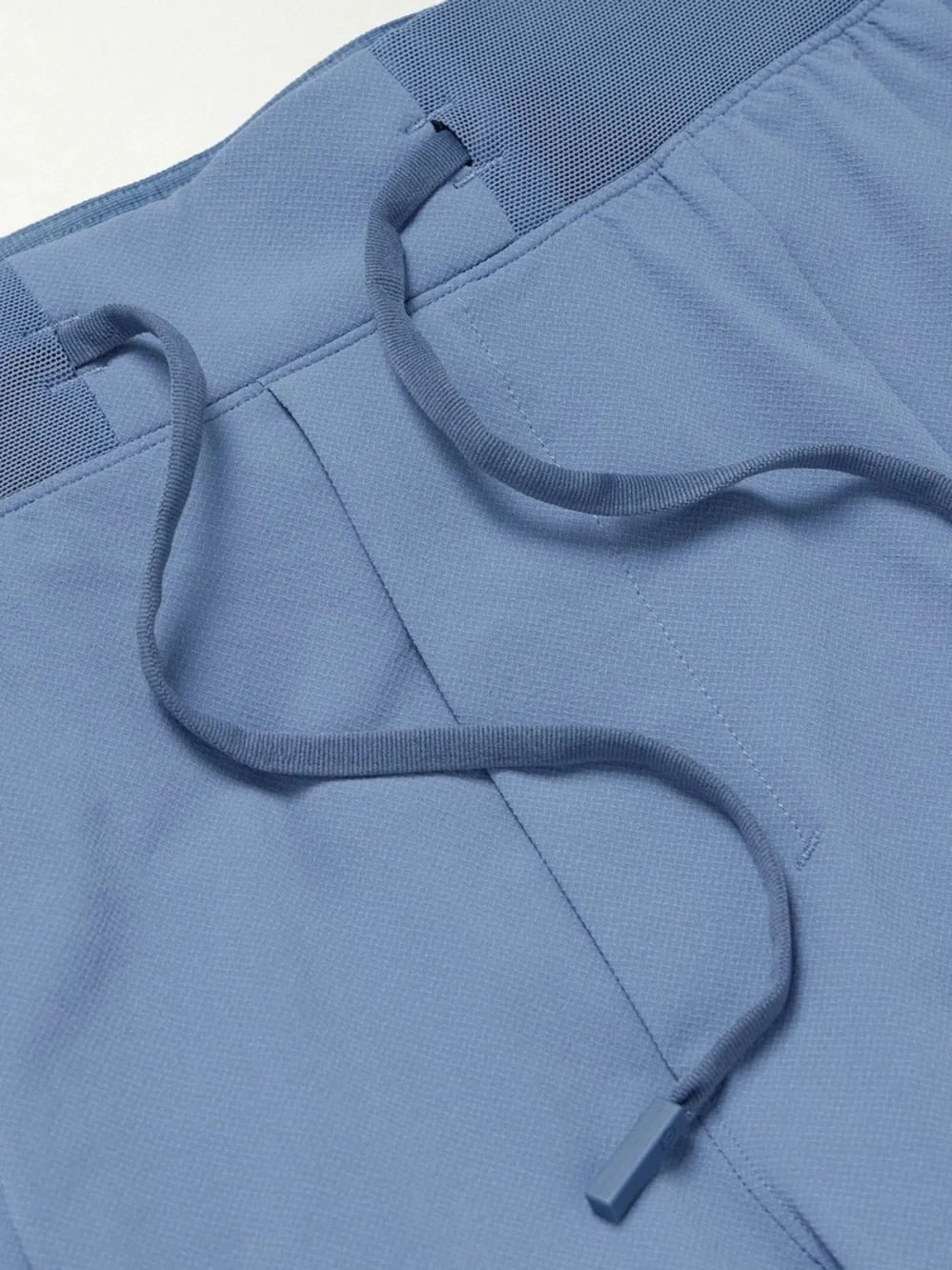 Lululemon License to Train Men’s 7 inch blue drawstring shorts
